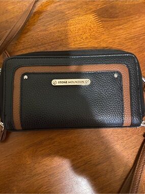 Stone Mountain Accessories Black and Brown Pebble Leather Wristlet Crossbody
